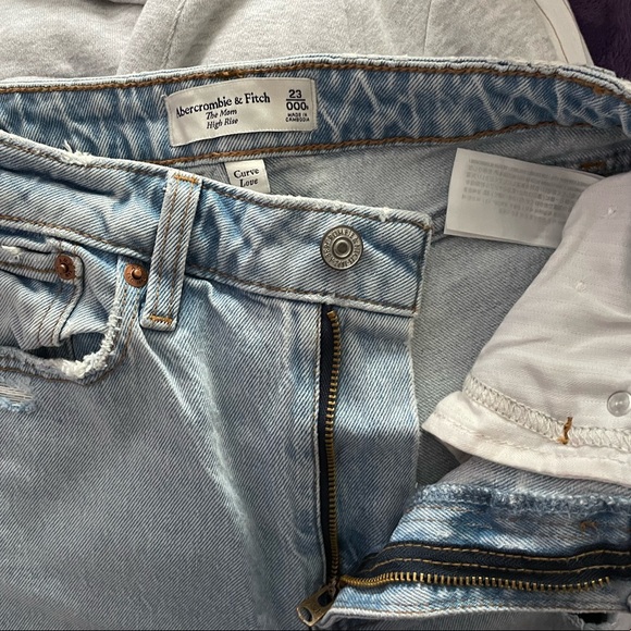 NWOT Abercrombie curve love high rise mom jean - Picture 4 of 4
